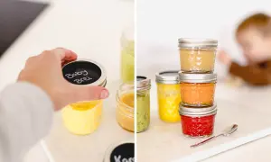 Babybrei einkochen: Gläser mit selbstgemachtem Babybrei in verschiedenen Farben, bereit zur Lagerung. Ein Kind krabbelt im Hintergrund.
