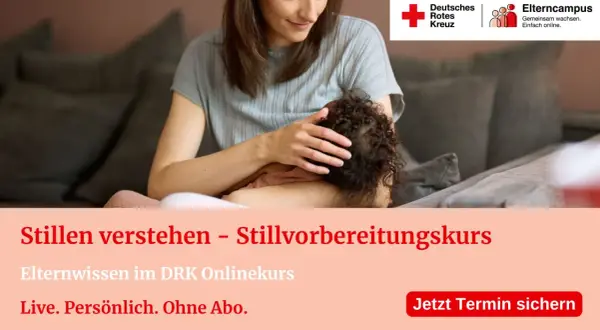 Mutter stillt ihr Baby liebevoll. Ein Kurs zur Stillvorbereitung, ob vor oder nach Brei, wird vom DRK angeboten.
