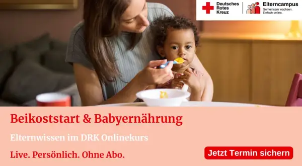 Mutter füttert Baby mit Brei. Wenn das Baby keinen Brei isst, gibt es Tipps im DRK Onlinekurs.