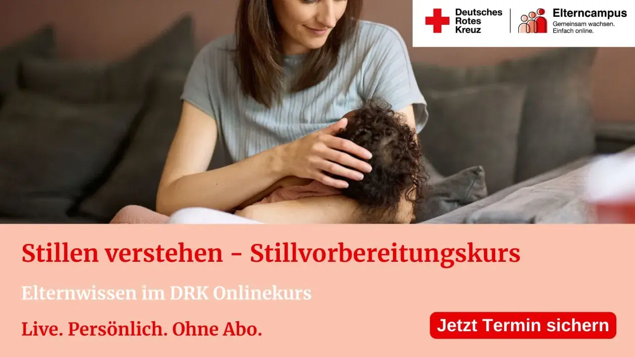 Mutter stillt ihr Baby liebevoll. Ein Kurs zur Stillvorbereitung, ob vor oder nach Brei, wird vom DRK angeboten.