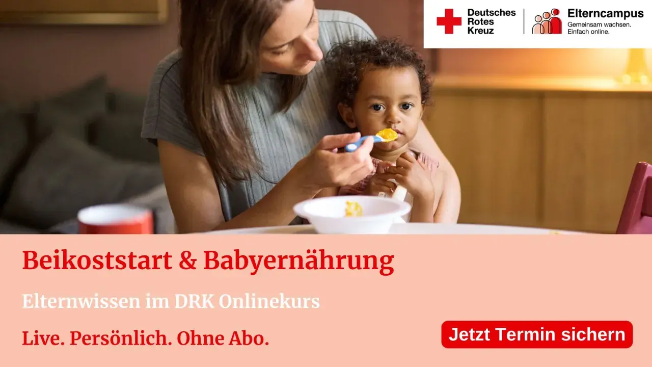 Mutter füttert Baby mit Brei. Wenn das Baby keinen Brei isst, gibt es Tipps im DRK Onlinekurs.